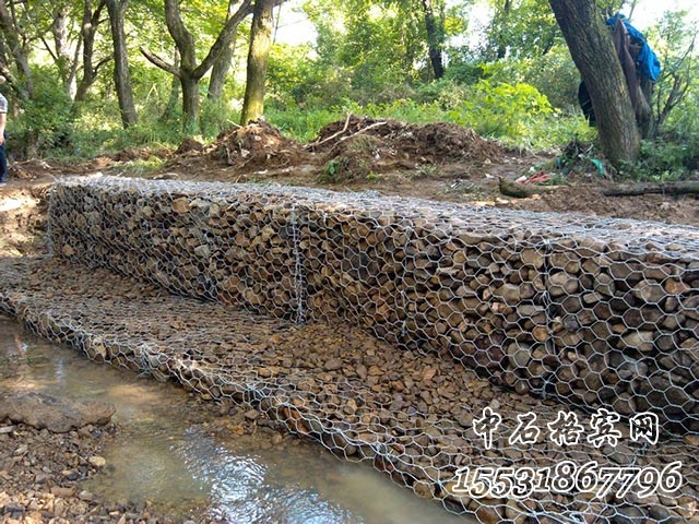 鉛絲籠護坡